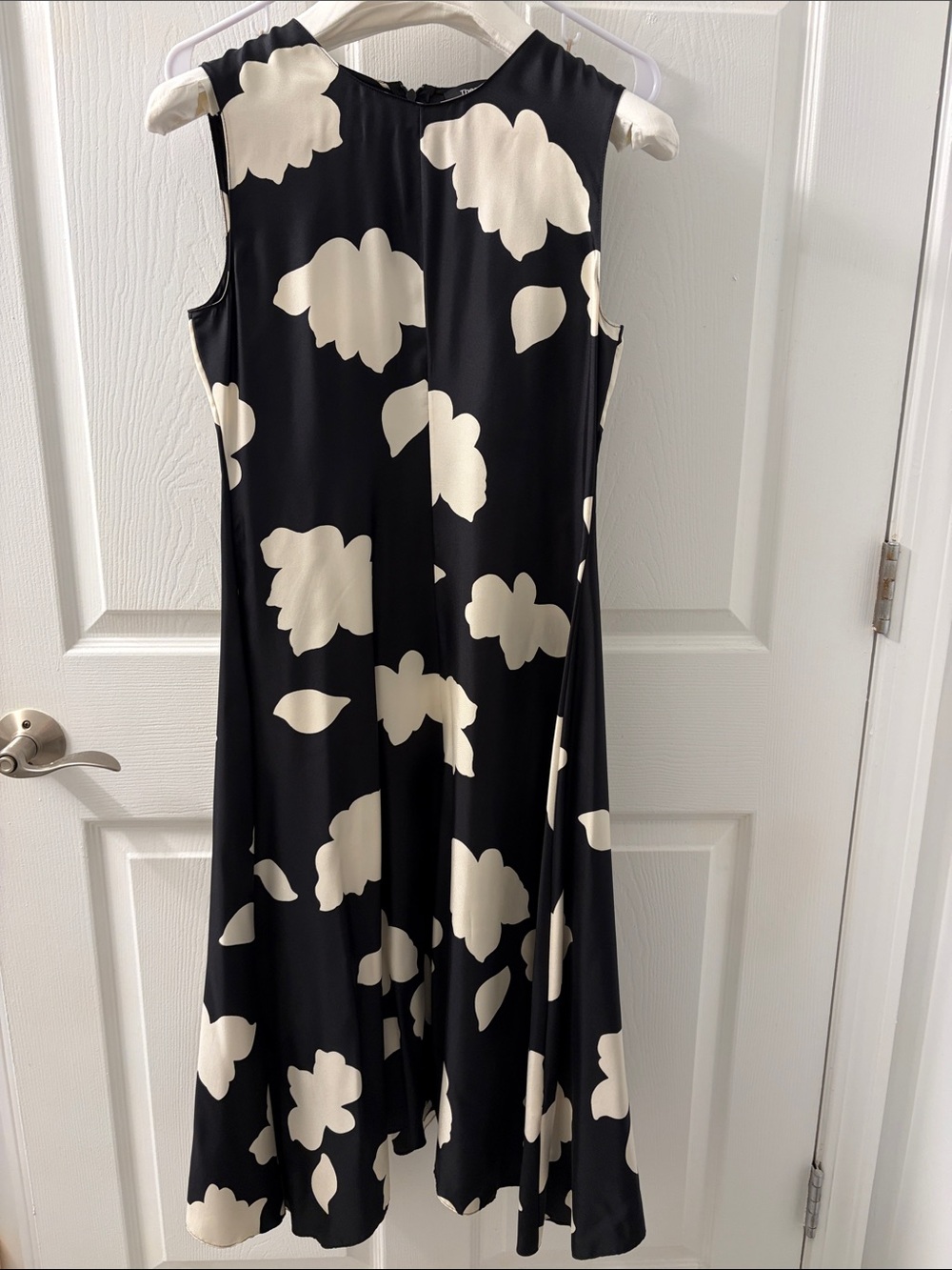 NWT Theory Silk Dress Nophella Black with with Cream Floral PetslPattern Size 0